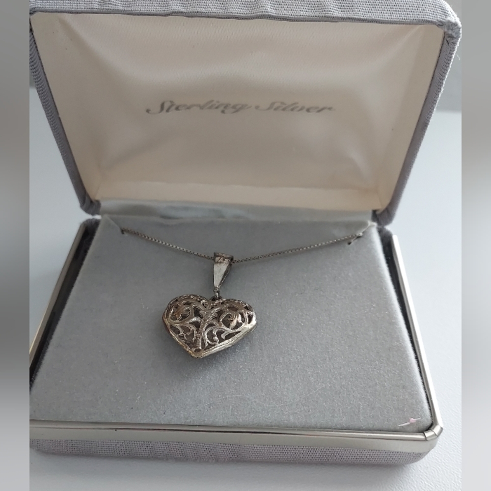 Sterling Silver Diamond Cut Puffy Heart Chain Necklace Filigree Pendant 925 Vtg